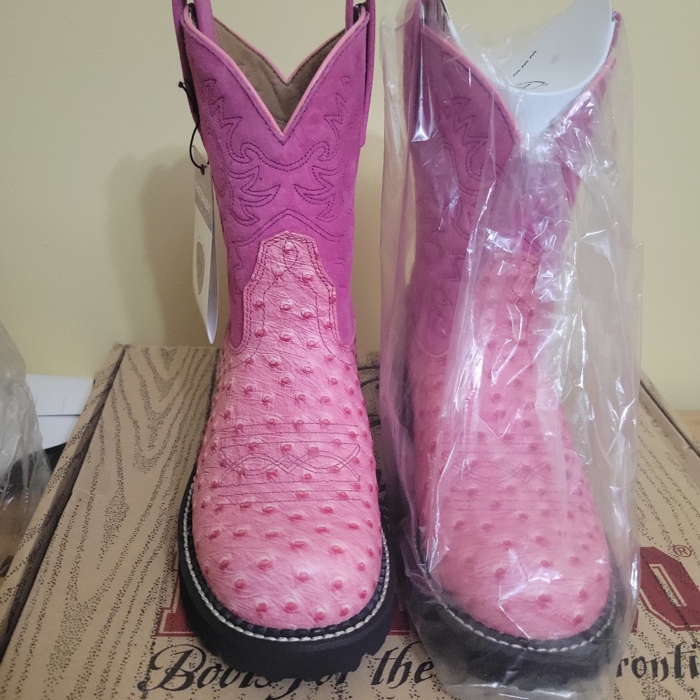 ARIAT FATBABY Women booties, leather, pink, embroidered, new,10